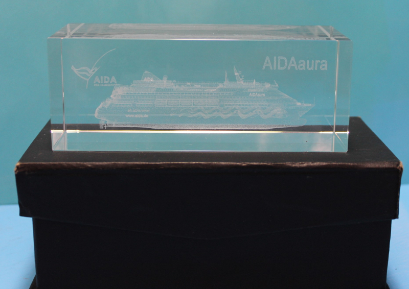 AIDAaura cruise liner as 3D Glasbrick (1 p.)
